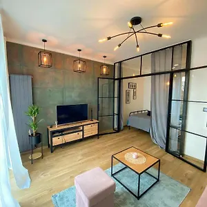 Luxury Near The Old Town Of Apartament