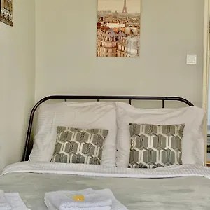 Uroczy Apartament Typu Studio - Centrum Apartament